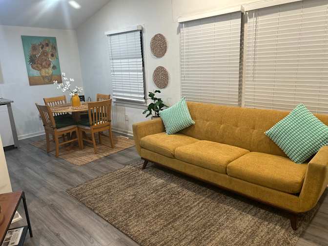 Alcove Rooms's room
