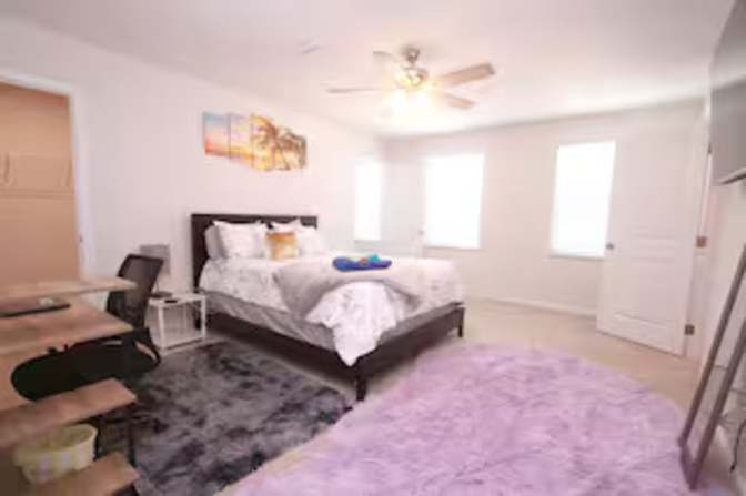 Alcove Rooms's room