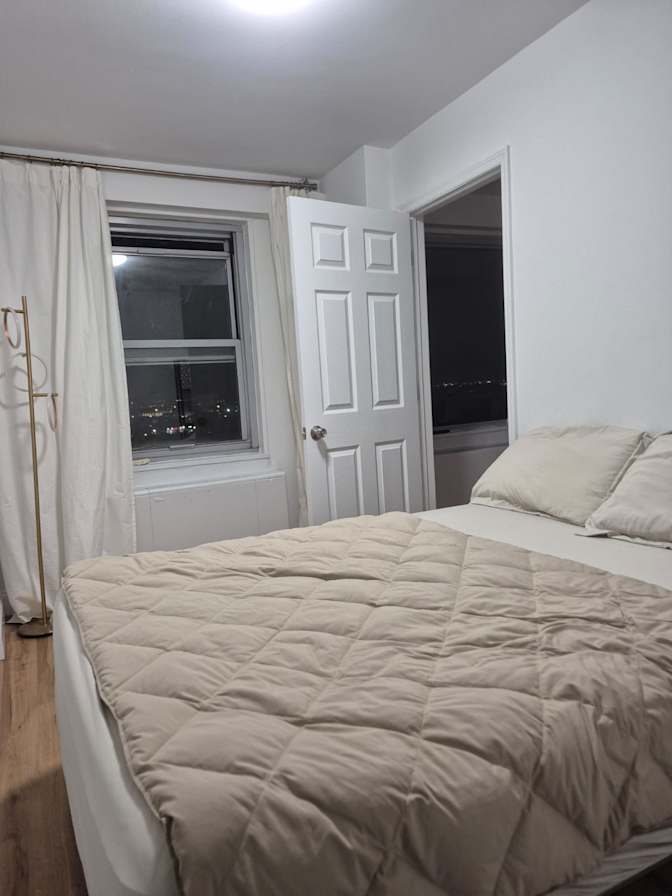 Leona's room