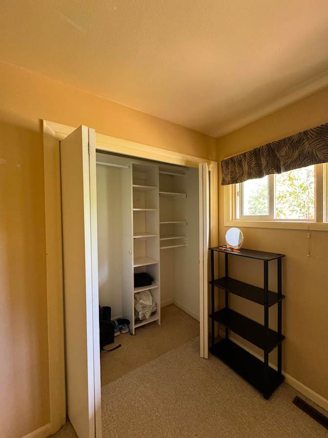 Shinta Muljani's room