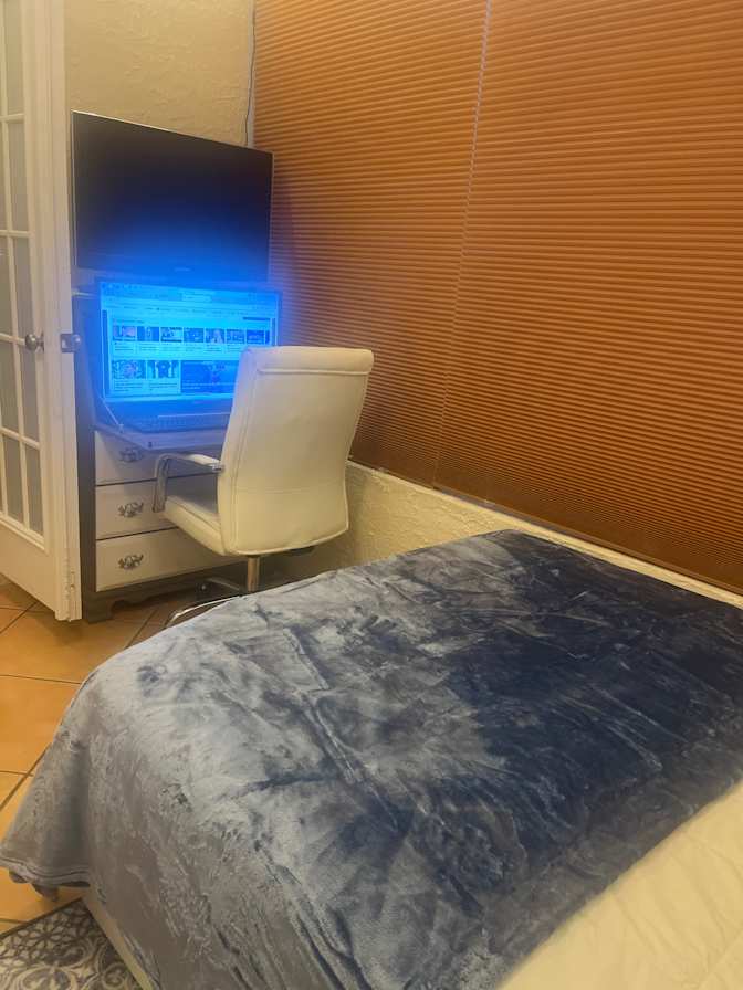 Amy B Amodeo's room