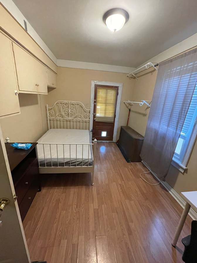 Peng's room