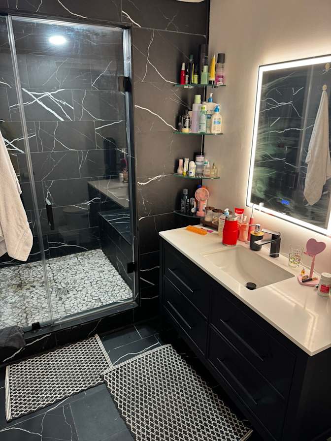Natasha Mendes's room