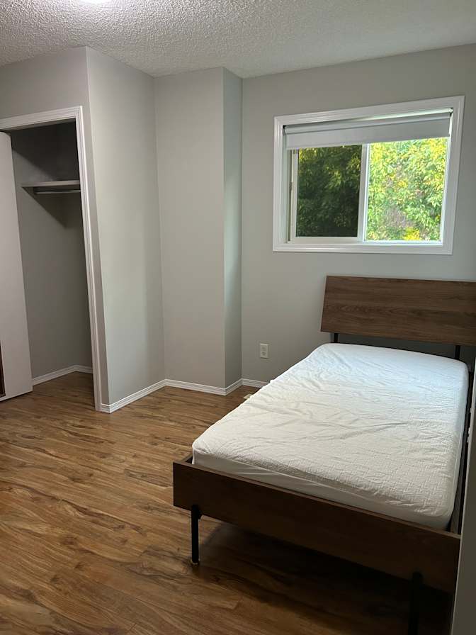 Jun's room