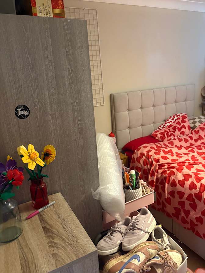 Leanne Officer's room