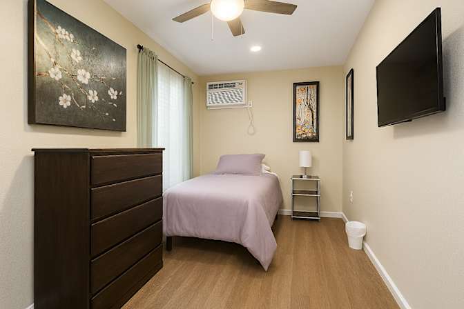 Magali A.'s room