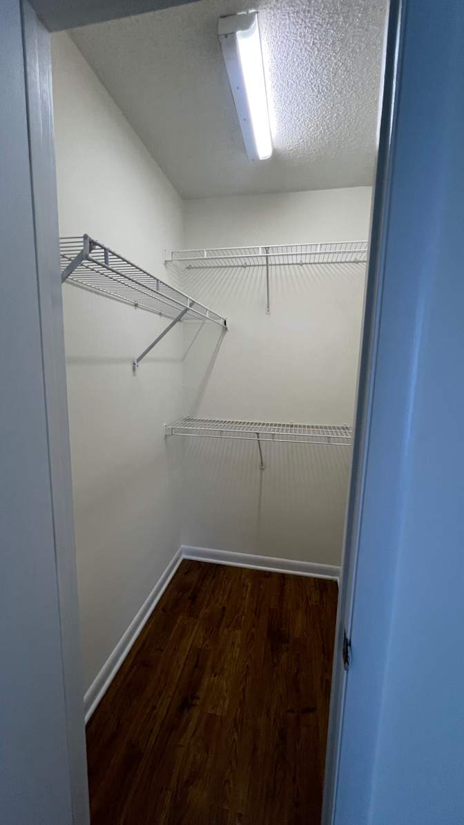 Alcove Rooms's room