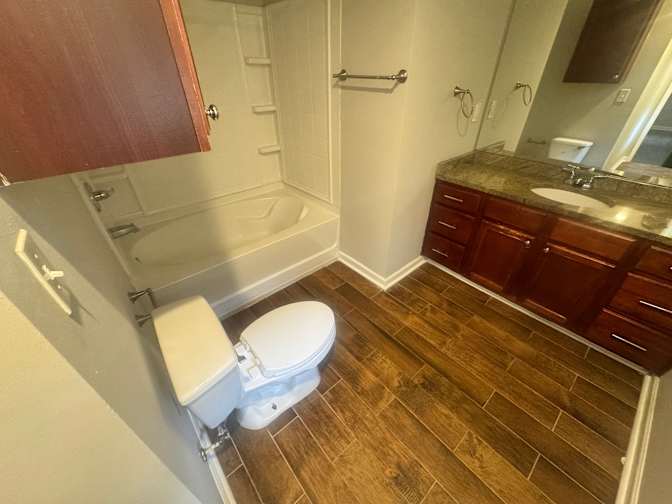 Alcove Rooms's room