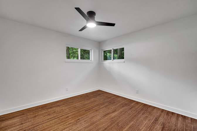 lifedoorrentals's room