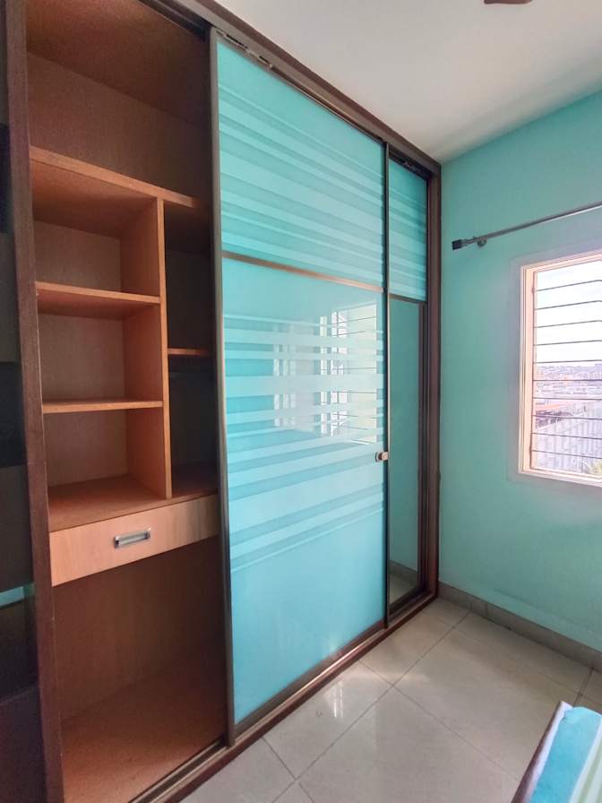 Hetarth Jain's room