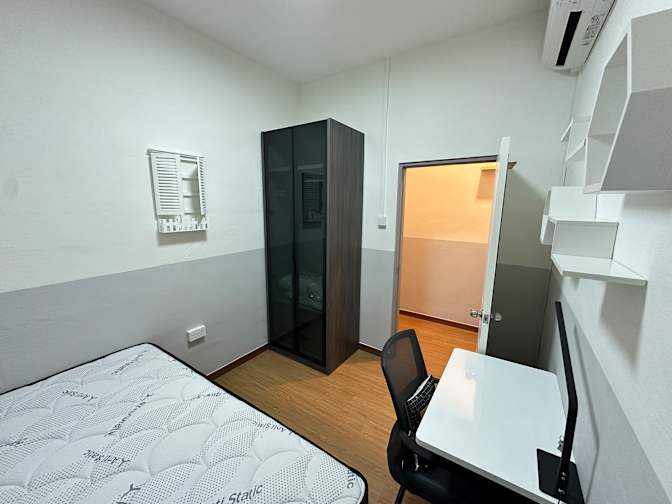 Aaron Woo Soon Yee's room