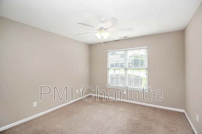 Alcove Rooms's room