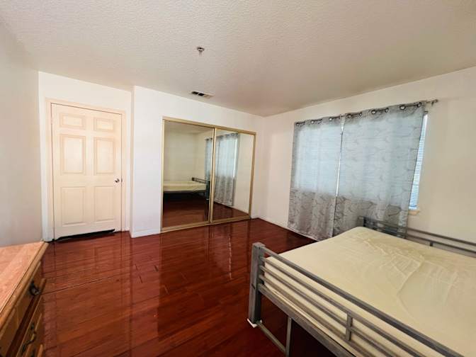 Eric Hoang's room