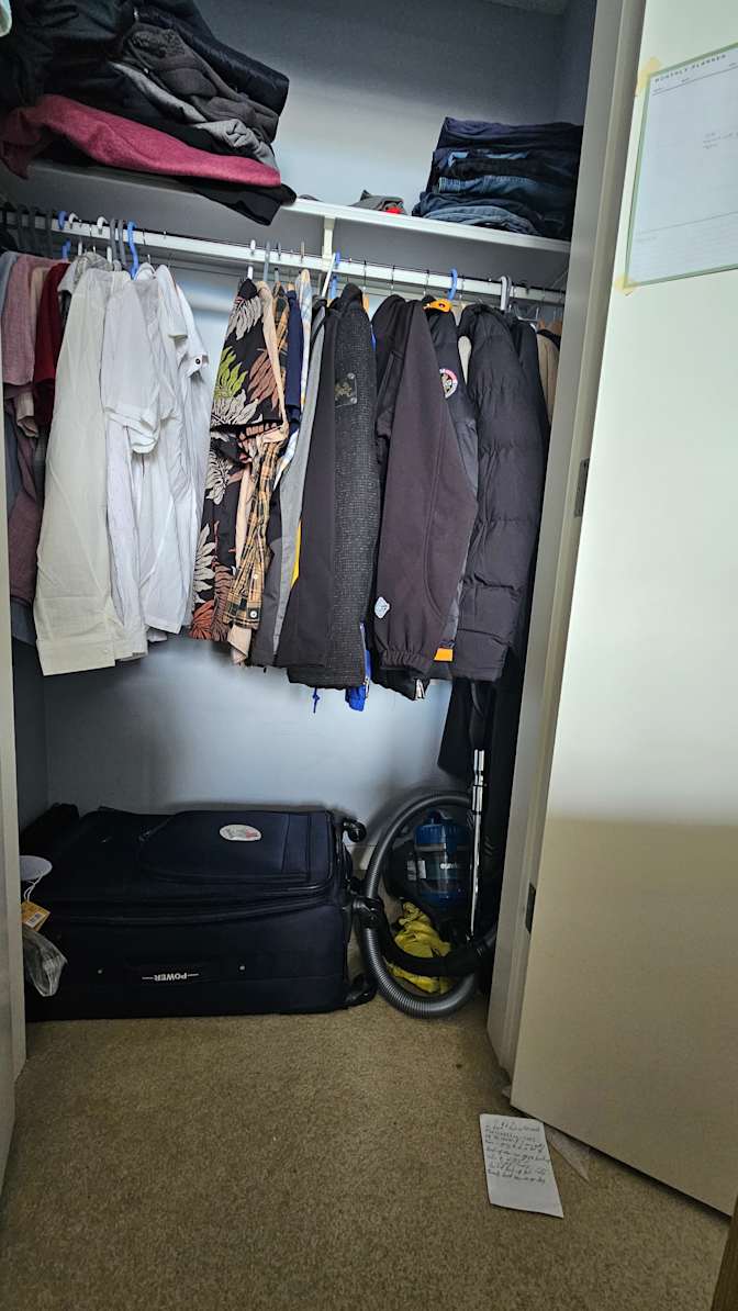 Pouria Ahmadipour's room