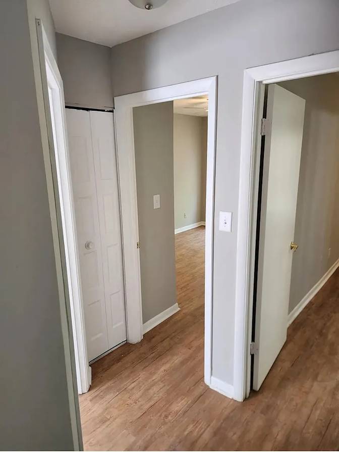 Alcove Rooms's room