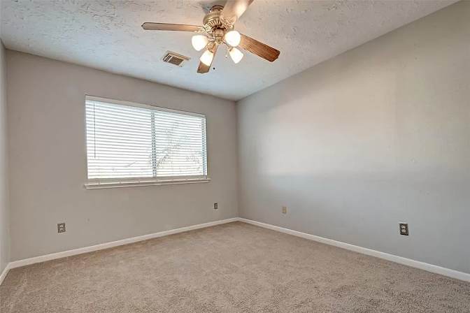 Luis's room