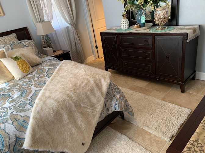 Stephanie Aleandri's room