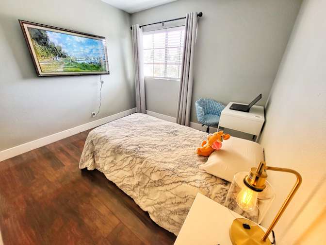 Glen's room