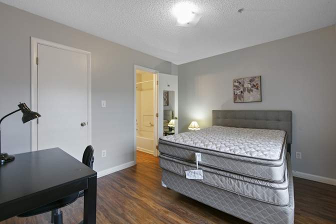 Alcove Rooms's room