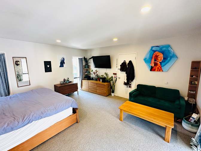 Gal's room