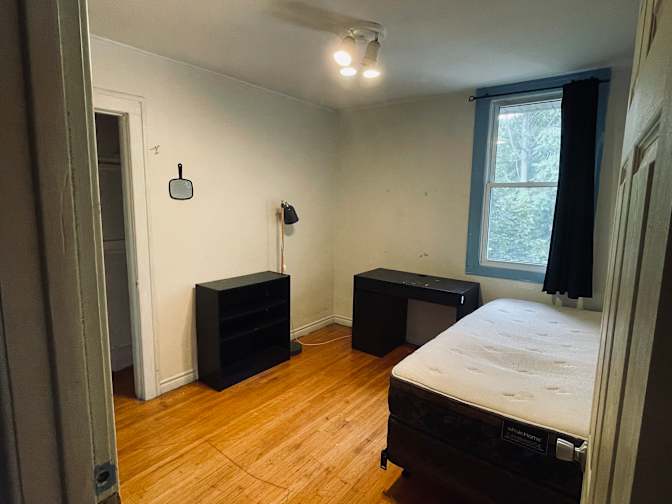 Thomas's room