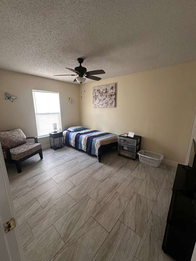 Glass Connect Housing Solutions's room