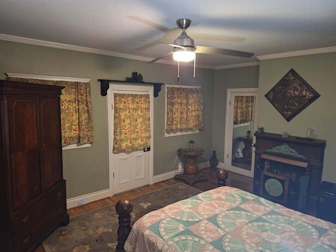 Krisdaan's room