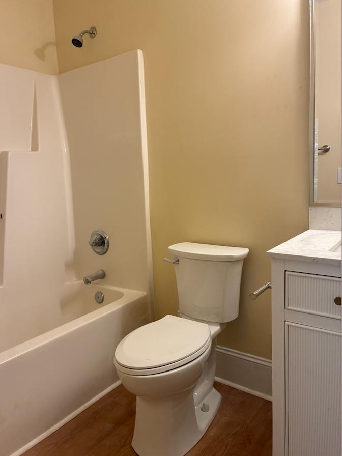 Alcove Rooms's room