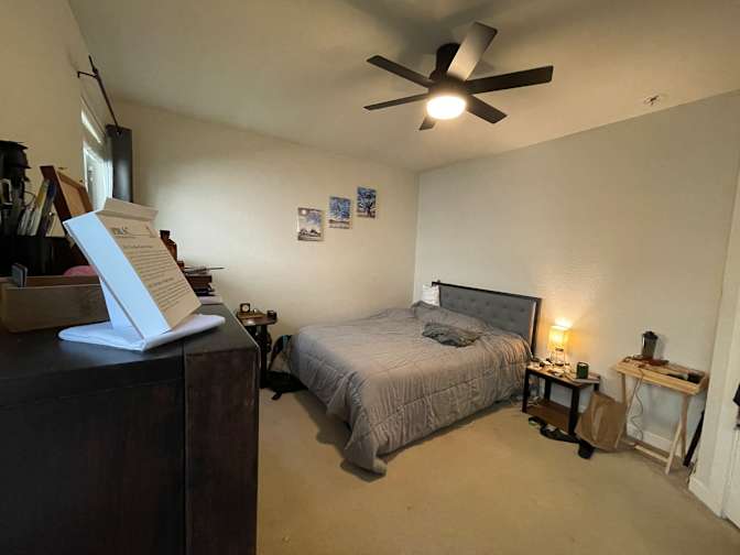 Yas's room