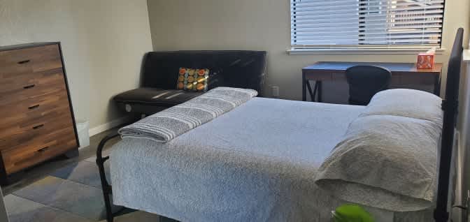 Carlos's room