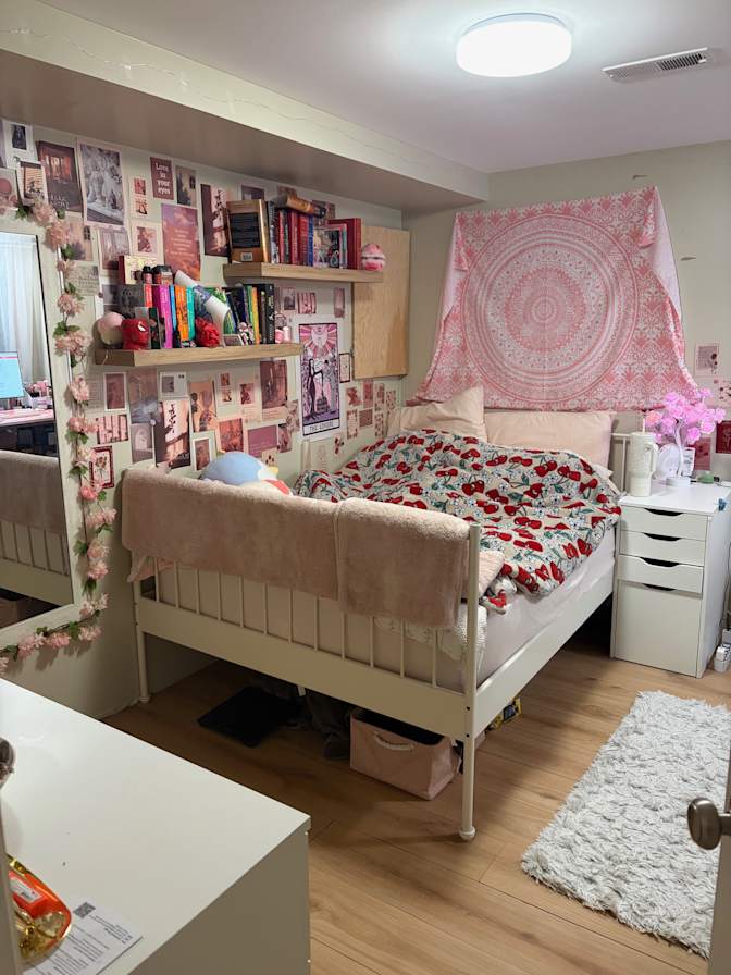 Yanina Kharytanovich's room