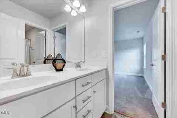 Alcove Rooms's room
