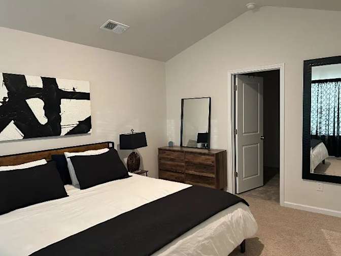 Alcove Rooms's room