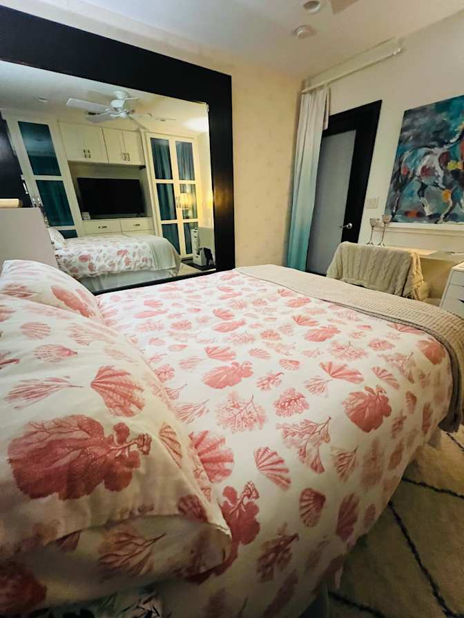 Yvette's room