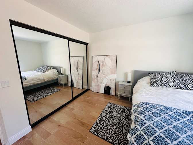 Lee's room