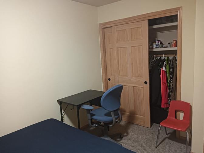 Luis's room