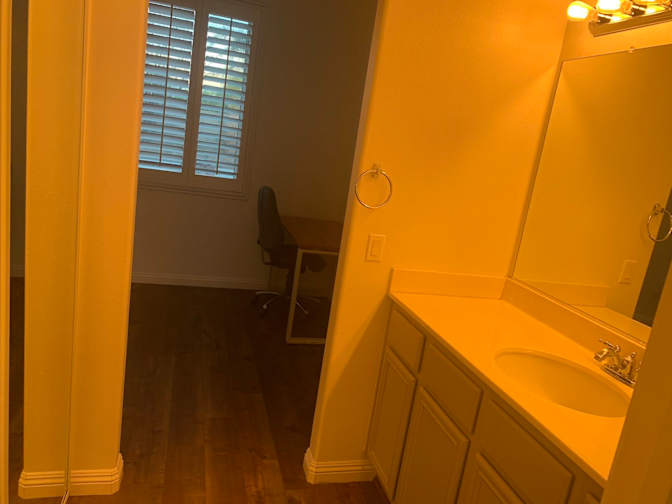 Feng's room