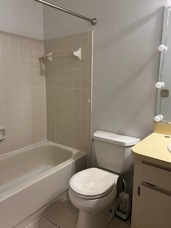 Elizabeth puente's room