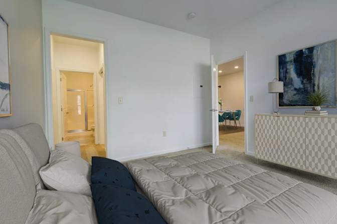 Spacious Room Available's room