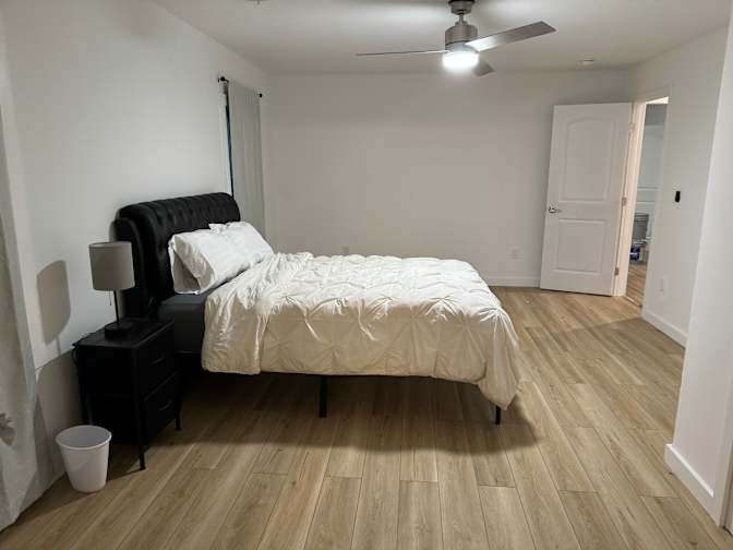 Alcove Rooms's room