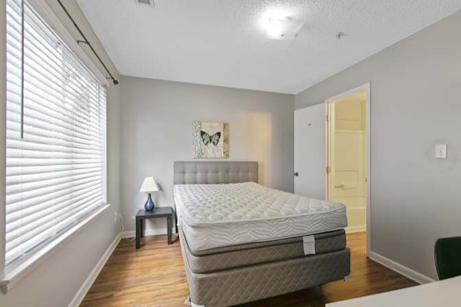 Alcove Rooms's room