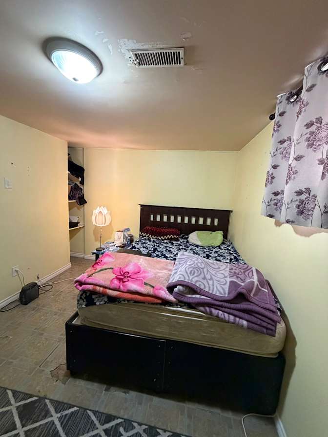 Aron's room