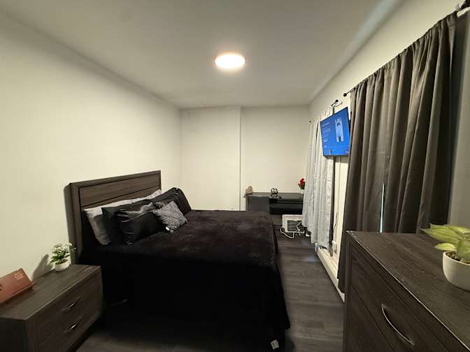Larry Gaines's room