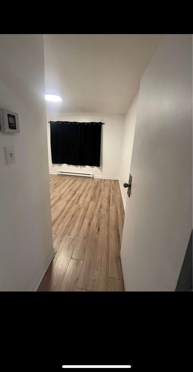 Safia Desrosiers's room