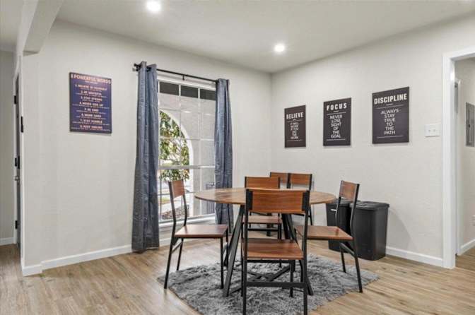 Pavo Real Properties's room