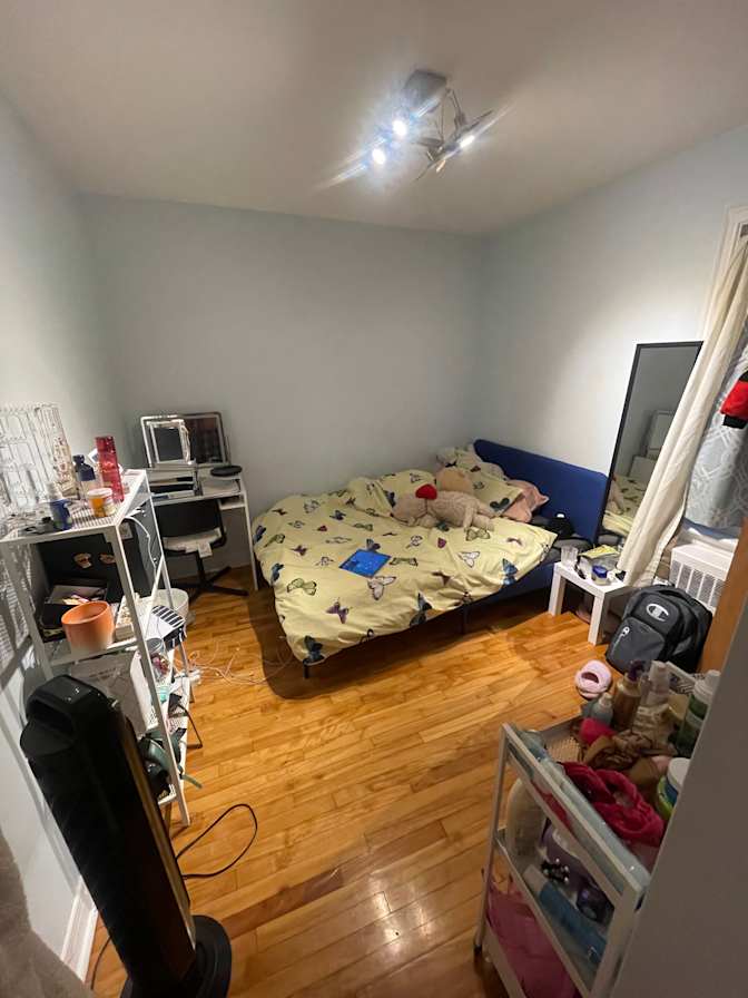 MONA MOHAMED's room