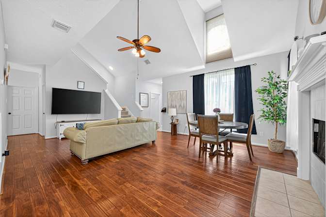Wilson Realty & Investment Group's room