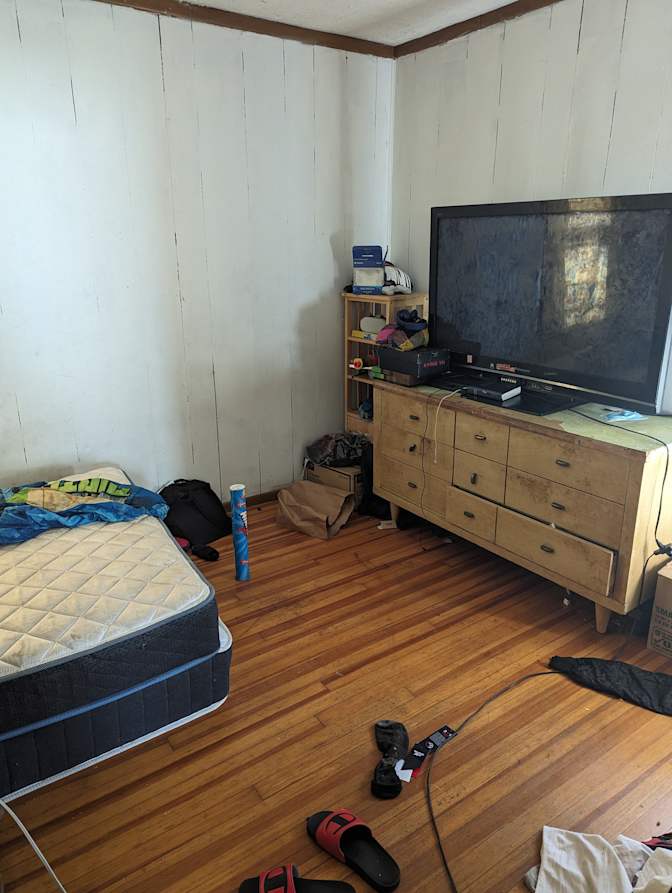 Yong's room