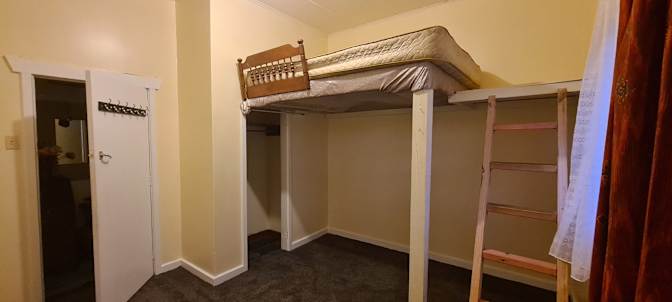 Jo's room