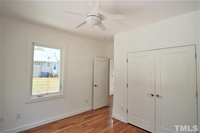 Alcove Rooms's room